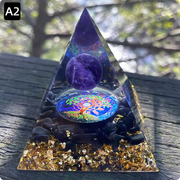 Prisma Calming Energy Pyramid 6CM with crystals for relaxation and stress reduction.
